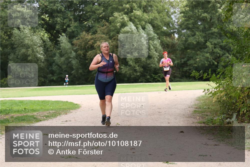 30.08.2026 - Elbe Triathlon Hamburg Antke Förster http://msf.ph/oto/10108187 30.08.2026 14:30:50 Laufen  meine-sportfotos.de