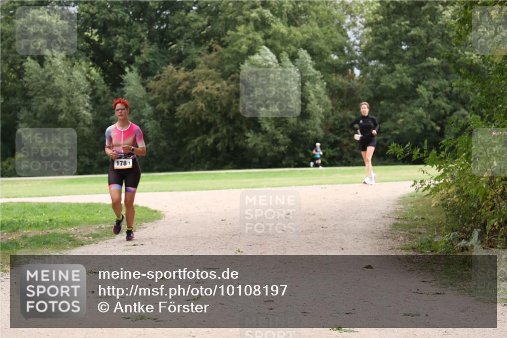 30.08.2026 - Elbe Triathlon Hamburg Antke Förster http://msf.ph/oto/10108197 30.08.2026 14:30:55 Laufen 1781 meine-sportfotos.de