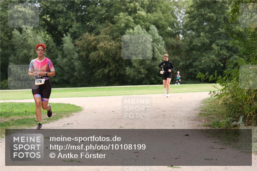30.08.2026 - Elbe Triathlon Hamburg Antke Förster http://msf.ph/oto/10108199 30.08.2026 14:30:56 Laufen 1781 meine-sportfotos.de