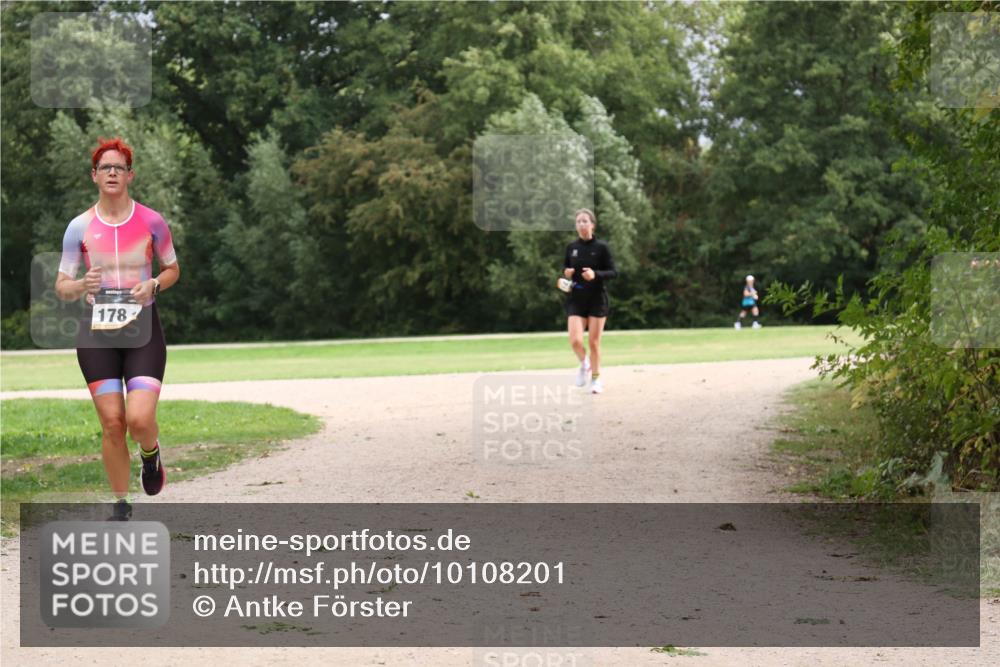 30.08.2026 - Elbe Triathlon Hamburg Antke Förster http://msf.ph/oto/10108201 30.08.2026 14:30:56 Laufen 178 meine-sportfotos.de