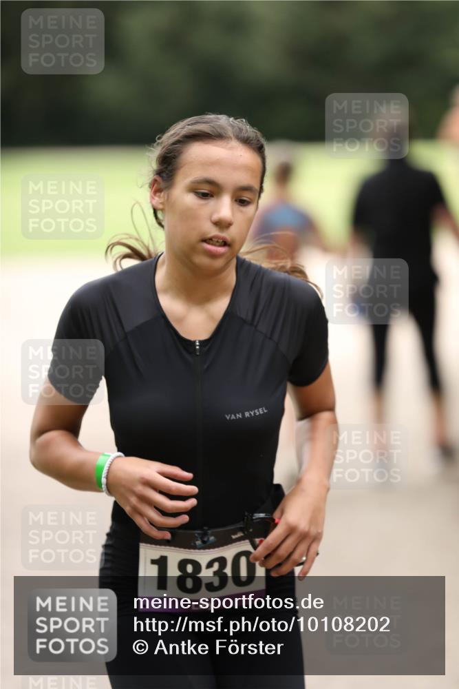 30.08.2026 - Elbe Triathlon Hamburg Antke Förster http://msf.ph/oto/10108202 30.08.2026 13:02:08 Laufen 1830 meine-sportfotos.de
