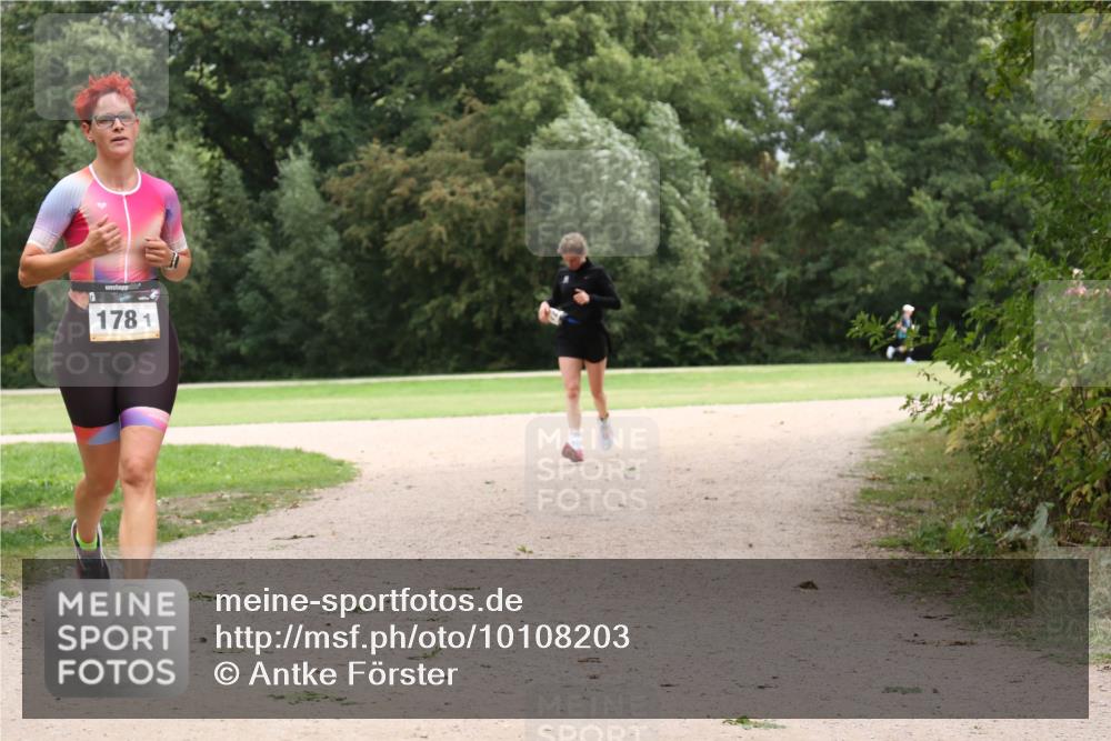 30.08.2026 - Elbe Triathlon Hamburg Antke Förster http://msf.ph/oto/10108203 30.08.2026 14:30:57 Laufen 1781 meine-sportfotos.de