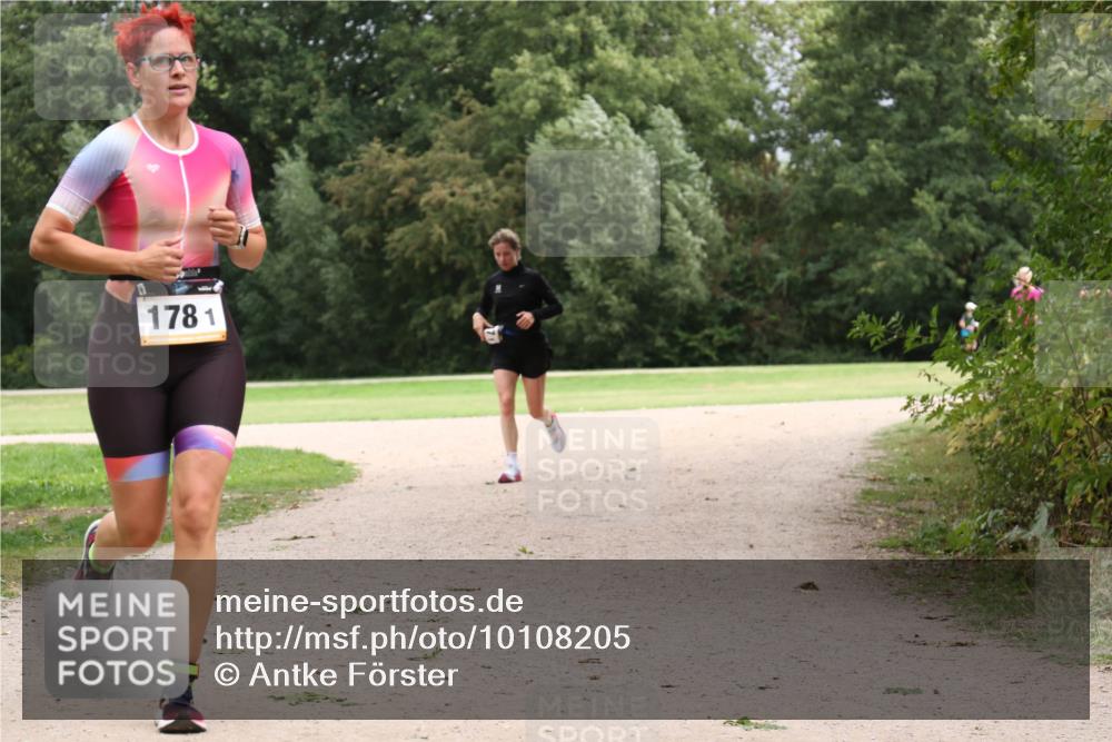 30.08.2026 - Elbe Triathlon Hamburg Antke Förster http://msf.ph/oto/10108205 30.08.2026 14:30:58 Laufen 1781 meine-sportfotos.de