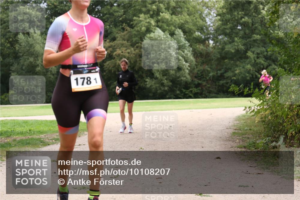 30.08.2026 - Elbe Triathlon Hamburg Antke Förster http://msf.ph/oto/10108207 30.08.2026 14:30:58 Laufen 1781 meine-sportfotos.de