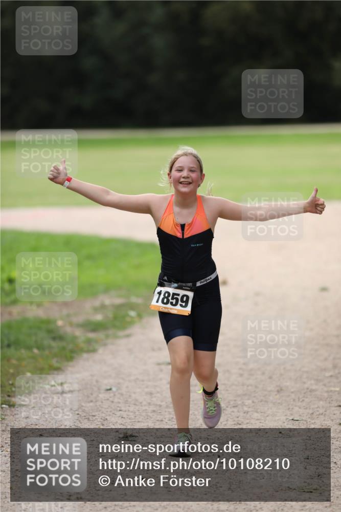 30.08.2026 - Elbe Triathlon Hamburg Antke Förster http://msf.ph/oto/10108210 30.08.2026 13:02:20 Laufen 1859 meine-sportfotos.de