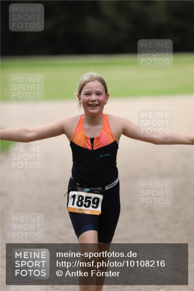30.08.2026 - Elbe Triathlon Hamburg Antke Förster http://msf.ph/oto/10108216 30.08.2026 13:02:22 Laufen 1859 meine-sportfotos.de