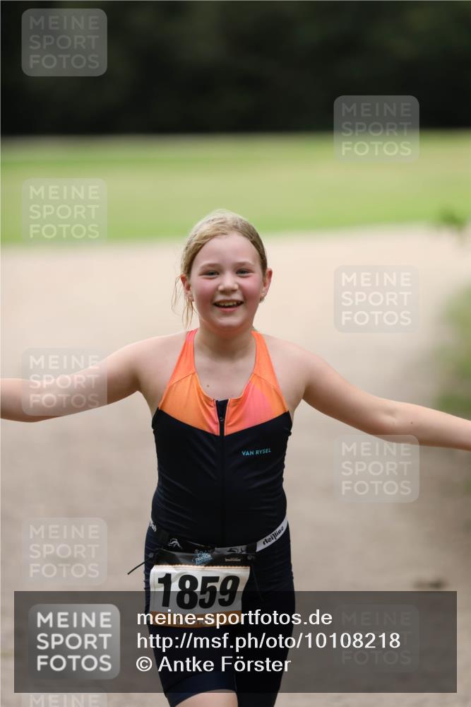 30.08.2026 - Elbe Triathlon Hamburg Antke Förster http://msf.ph/oto/10108218 30.08.2026 13:02:23 Laufen 1859 meine-sportfotos.de