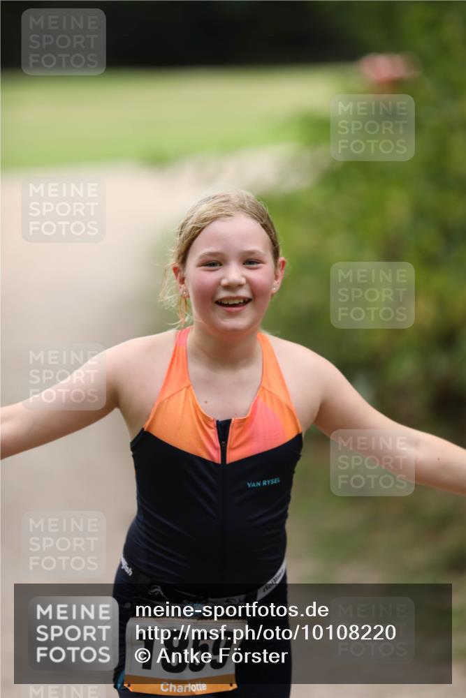 30.08.2026 - Elbe Triathlon Hamburg Antke Förster http://msf.ph/oto/10108220 30.08.2026 13:02:23 Laufen 1859 meine-sportfotos.de