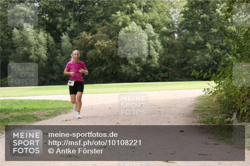 30.08.2026 - Elbe Triathlon Hamburg Antke Förster http://msf.ph/oto/10108221 30.08.2026 14:31:06 Laufen 451 meine-sportfotos.de