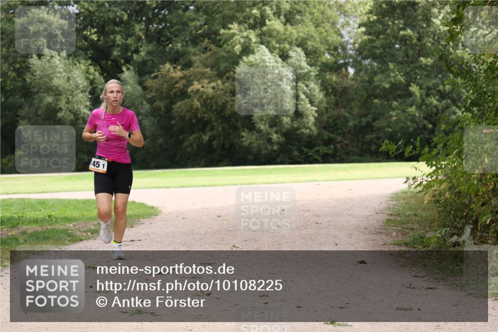 30.08.2026 - Elbe Triathlon Hamburg Antke Förster http://msf.ph/oto/10108225 30.08.2026 14:31:08 Laufen 45, 1 meine-sportfotos.de