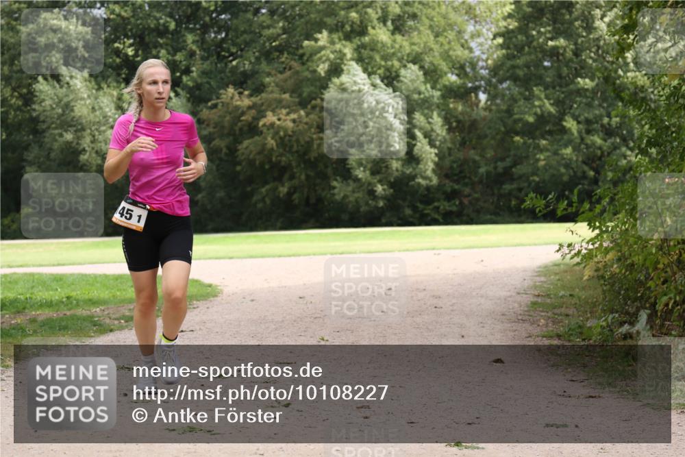 30.08.2026 - Elbe Triathlon Hamburg Antke Förster http://msf.ph/oto/10108227 30.08.2026 14:31:09 Laufen 45, 1 meine-sportfotos.de