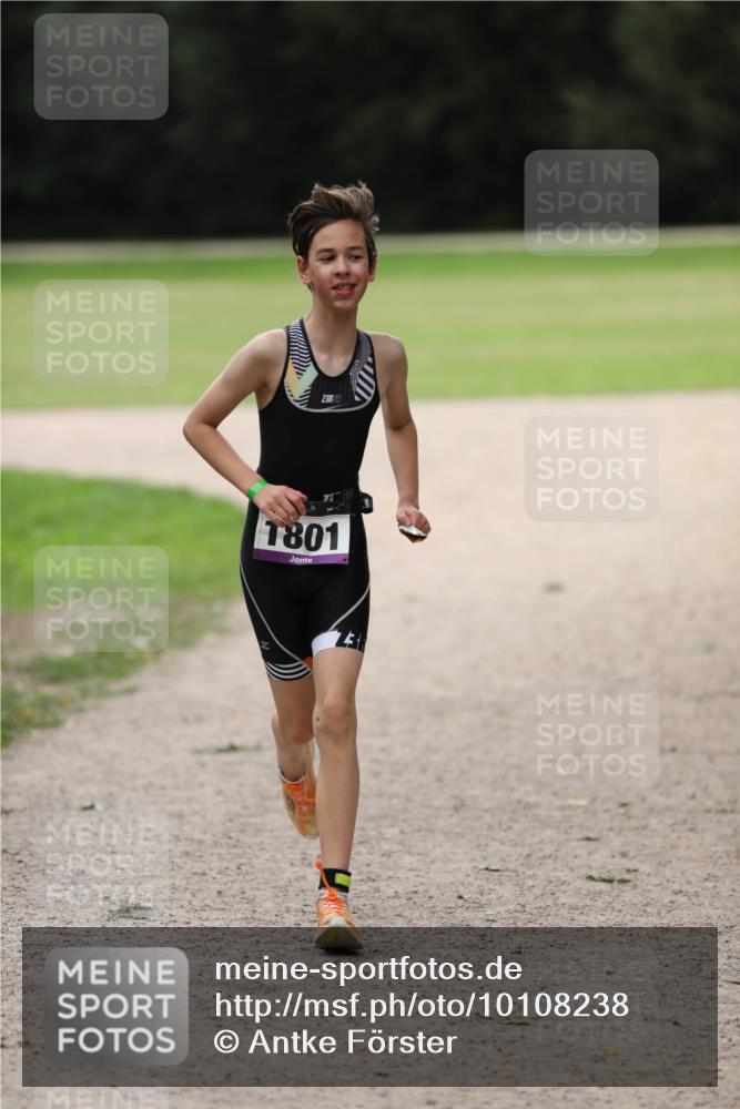 30.08.2026 - Elbe Triathlon Hamburg Antke Förster http://msf.ph/oto/10108238 30.08.2026 13:02:43 Laufen 801 meine-sportfotos.de