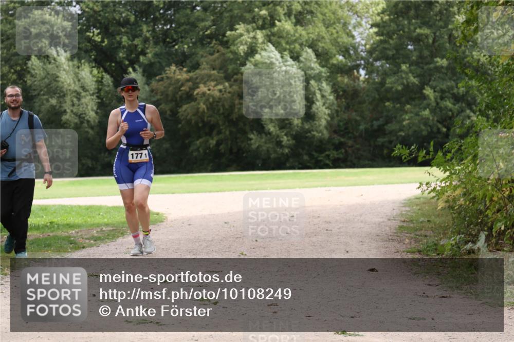 30.08.2026 - Elbe Triathlon Hamburg Antke Förster http://msf.ph/oto/10108249 30.08.2026 14:31:44 Laufen 1771 meine-sportfotos.de