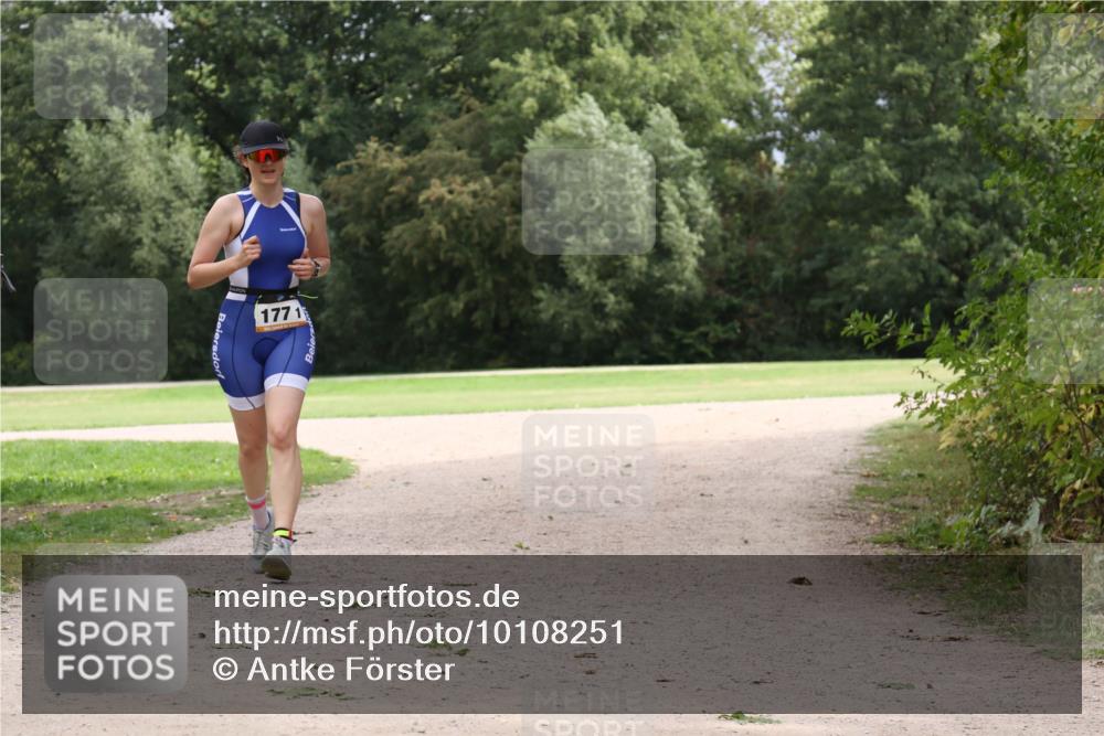 30.08.2026 - Elbe Triathlon Hamburg Antke Förster http://msf.ph/oto/10108251 30.08.2026 14:31:45 Laufen 1771 meine-sportfotos.de