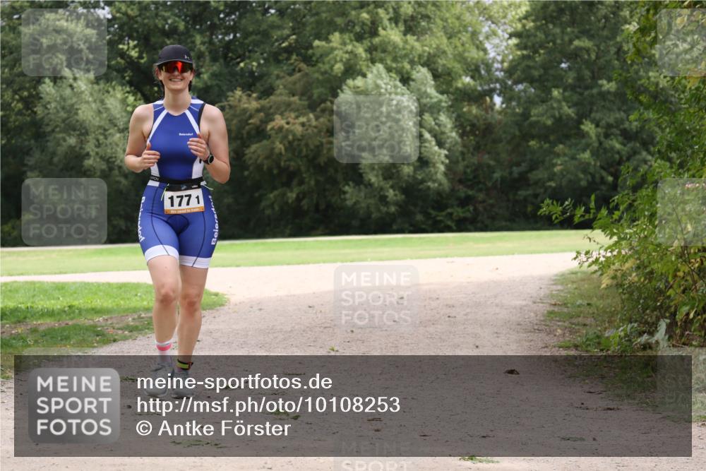 30.08.2026 - Elbe Triathlon Hamburg Antke Förster http://msf.ph/oto/10108253 30.08.2026 14:31:46 Laufen 1771 meine-sportfotos.de