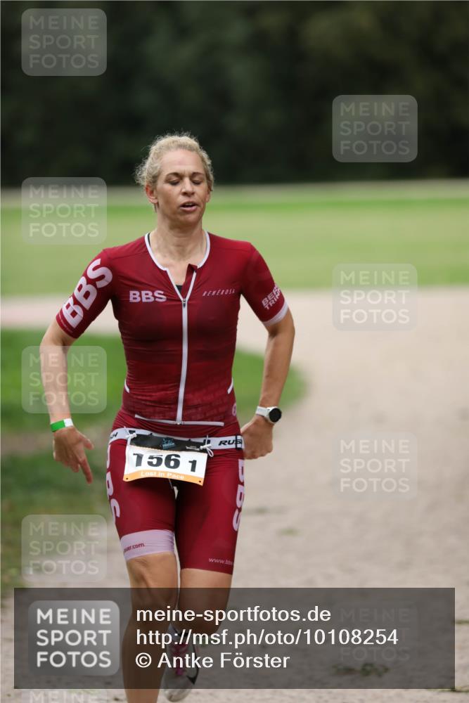 30.08.2026 - Elbe Triathlon Hamburg Antke Förster http://msf.ph/oto/10108254 30.08.2026 14:23:03 Laufen 1561 meine-sportfotos.de