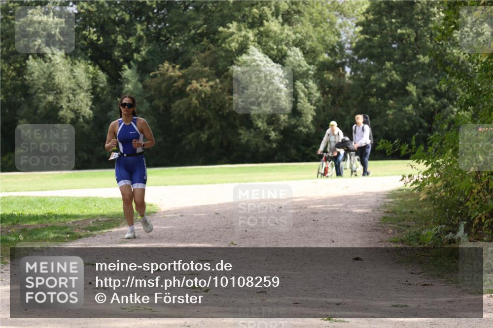 30.08.2026 - Elbe Triathlon Hamburg Antke Förster http://msf.ph/oto/10108259 30.08.2026 14:32:39 Laufen  meine-sportfotos.de
