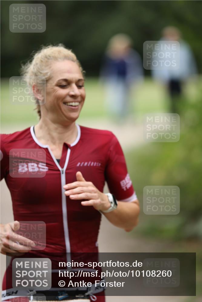 30.08.2026 - Elbe Triathlon Hamburg Antke Förster http://msf.ph/oto/10108260 30.08.2026 14:23:04 Laufen  meine-sportfotos.de