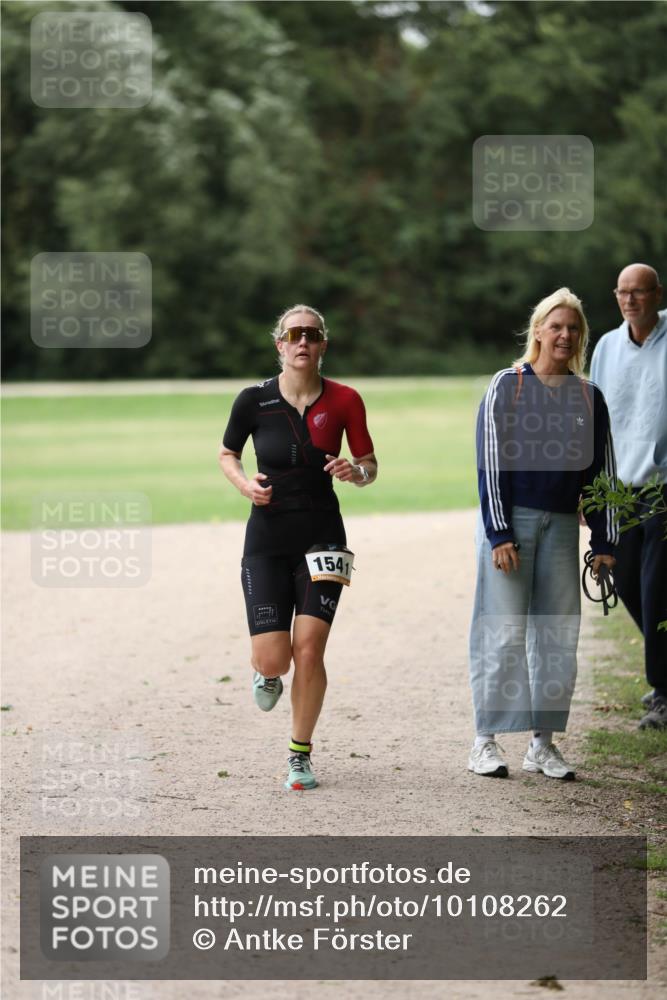 30.08.2026 - Elbe Triathlon Hamburg Antke Förster http://msf.ph/oto/10108262 30.08.2026 14:23:16 Laufen 1541 meine-sportfotos.de