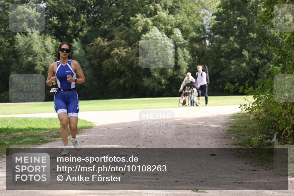 30.08.2026 - Elbe Triathlon Hamburg Antke Förster http://msf.ph/oto/10108263 30.08.2026 14:32:40 Laufen  meine-sportfotos.de
