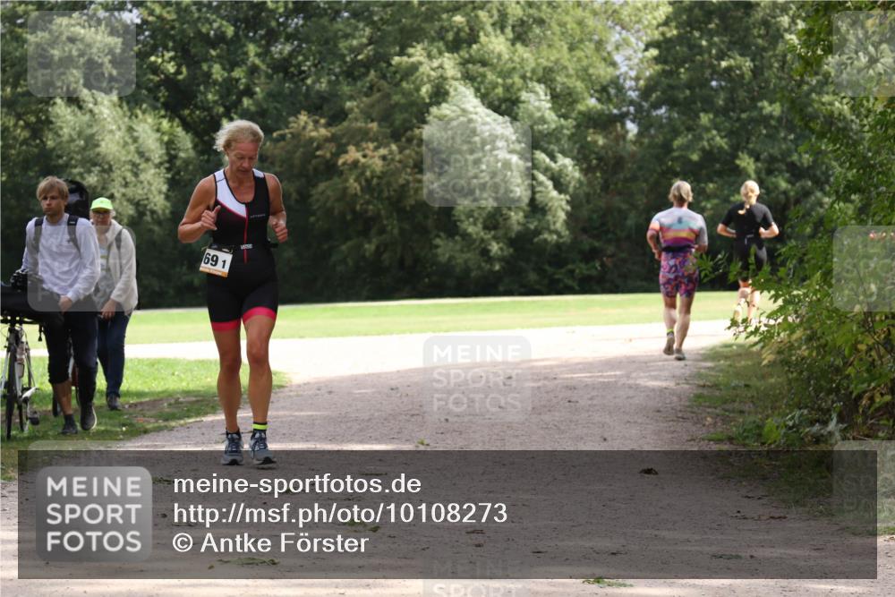 30.08.2026 - Elbe Triathlon Hamburg Antke Förster http://msf.ph/oto/10108273 30.08.2026 14:32:54 Laufen 691 meine-sportfotos.de