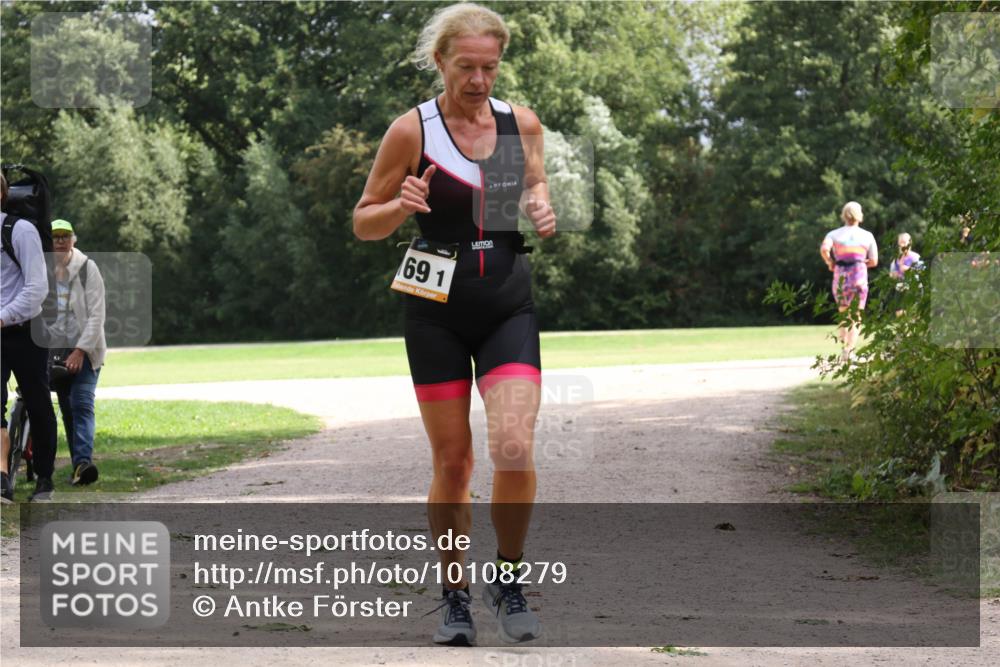 30.08.2026 - Elbe Triathlon Hamburg Antke Förster http://msf.ph/oto/10108279 30.08.2026 14:32:56 Laufen 691 meine-sportfotos.de