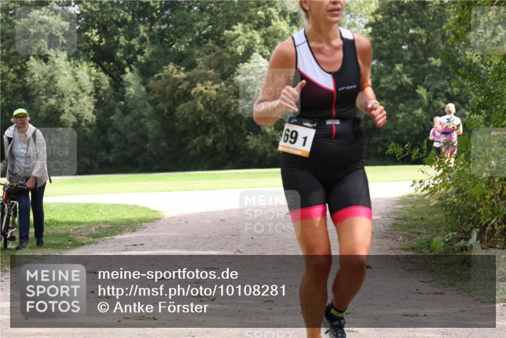 30.08.2026 - Elbe Triathlon Hamburg Antke Förster http://msf.ph/oto/10108281 30.08.2026 14:32:57 Laufen 69, 1 meine-sportfotos.de