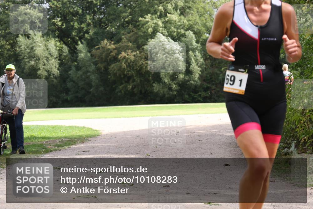 30.08.2026 - Elbe Triathlon Hamburg Antke Förster http://msf.ph/oto/10108283 30.08.2026 14:32:57 Laufen 691 meine-sportfotos.de