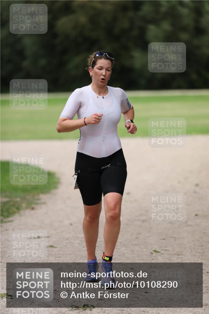 30.08.2026 - Elbe Triathlon Hamburg Antke Förster http://msf.ph/oto/10108290 30.08.2026 14:24:12 Laufen  meine-sportfotos.de