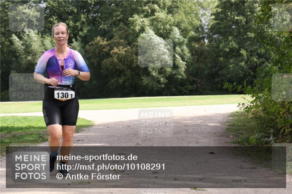30.08.2026 - Elbe Triathlon Hamburg Antke Förster http://msf.ph/oto/10108291 30.08.2026 14:33:09 Laufen 1301 meine-sportfotos.de