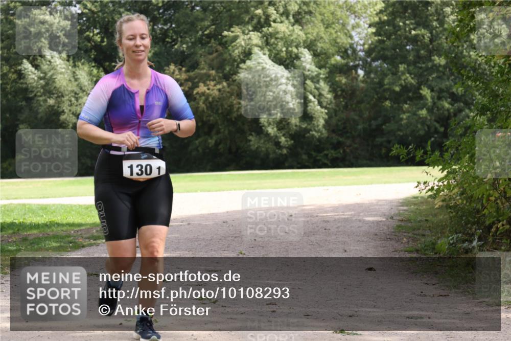 30.08.2026 - Elbe Triathlon Hamburg Antke Förster http://msf.ph/oto/10108293 30.08.2026 14:33:10 Laufen 1301 meine-sportfotos.de