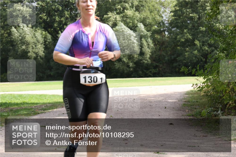30.08.2026 - Elbe Triathlon Hamburg Antke Förster http://msf.ph/oto/10108295 30.08.2026 14:33:11 Laufen 1301 meine-sportfotos.de