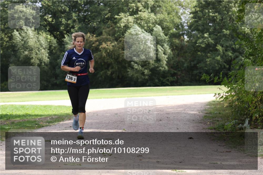 30.08.2026 - Elbe Triathlon Hamburg Antke Förster http://msf.ph/oto/10108299 30.08.2026 14:33:43 Laufen 136, 2 meine-sportfotos.de