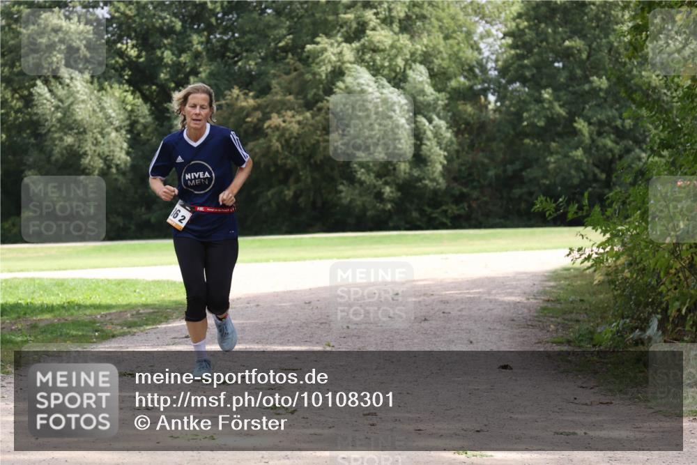 30.08.2026 - Elbe Triathlon Hamburg Antke Förster http://msf.ph/oto/10108301 30.08.2026 14:33:44 Laufen 36, 2 meine-sportfotos.de