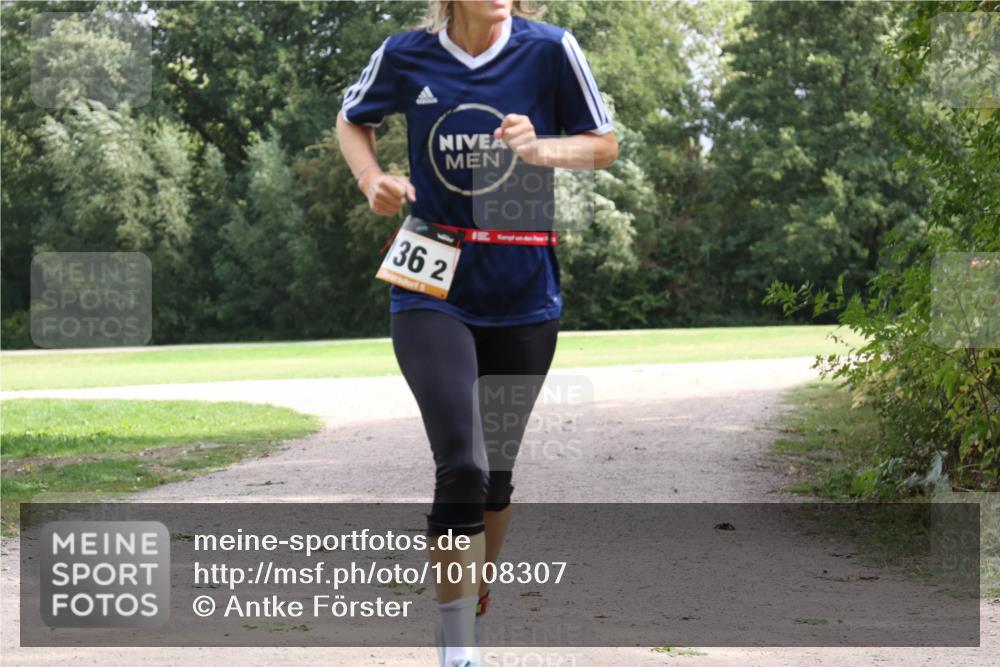 30.08.2026 - Elbe Triathlon Hamburg Antke Förster http://msf.ph/oto/10108307 30.08.2026 14:33:46 Laufen 36, 2 meine-sportfotos.de