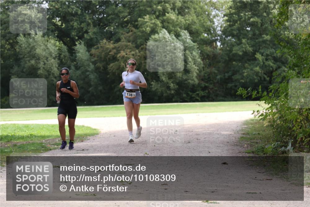 30.08.2026 - Elbe Triathlon Hamburg Antke Förster http://msf.ph/oto/10108309 30.08.2026 14:34:04 Laufen 1381 meine-sportfotos.de