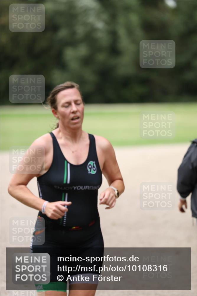 30.08.2026 - Elbe Triathlon Hamburg Antke Förster http://msf.ph/oto/10108316 30.08.2026 14:25:08 Laufen 96 meine-sportfotos.de