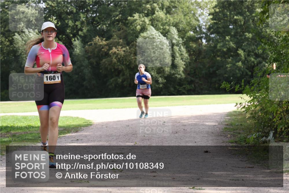 30.08.2026 - Elbe Triathlon Hamburg Antke Förster http://msf.ph/oto/10108349 30.08.2026 14:37:00 Laufen 1601, 1331 meine-sportfotos.de