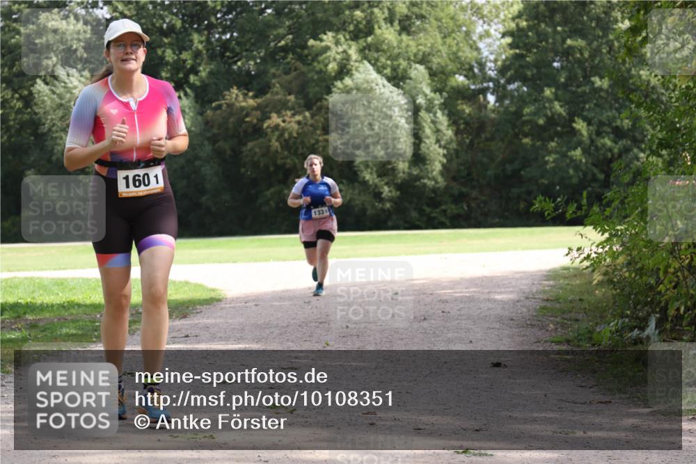 30.08.2026 - Elbe Triathlon Hamburg Antke Förster http://msf.ph/oto/10108351 30.08.2026 14:37:01 Laufen 1601, 1331 meine-sportfotos.de
