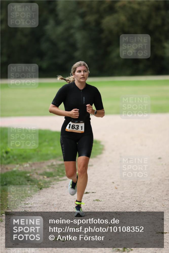 30.08.2026 - Elbe Triathlon Hamburg Antke Förster http://msf.ph/oto/10108352 30.08.2026 14:26:03 Laufen 1631 meine-sportfotos.de