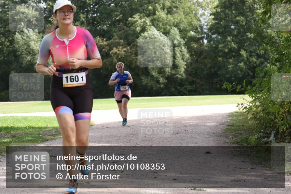 30.08.2026 - Elbe Triathlon Hamburg Antke Förster http://msf.ph/oto/10108353 30.08.2026 14:37:01 Laufen 1601, 1331 meine-sportfotos.de