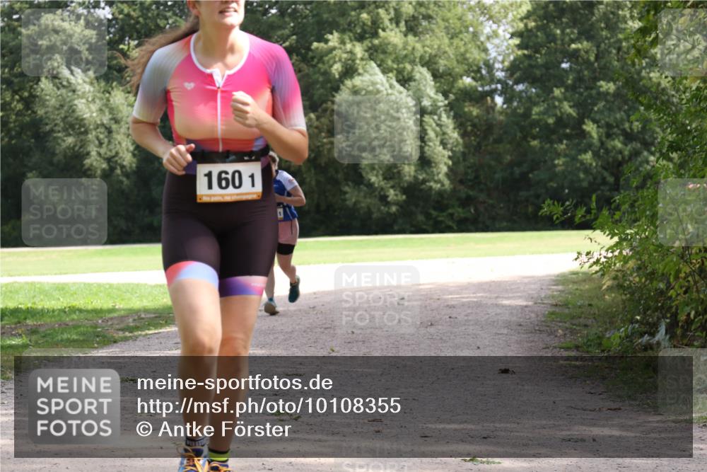 30.08.2026 - Elbe Triathlon Hamburg Antke Förster http://msf.ph/oto/10108355 30.08.2026 14:37:02 Laufen 1601 meine-sportfotos.de
