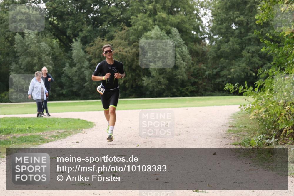 30.08.2026 - Elbe Triathlon Hamburg Antke Förster http://msf.ph/oto/10108383 30.08.2026 14:53:09 Laufen 292 meine-sportfotos.de
