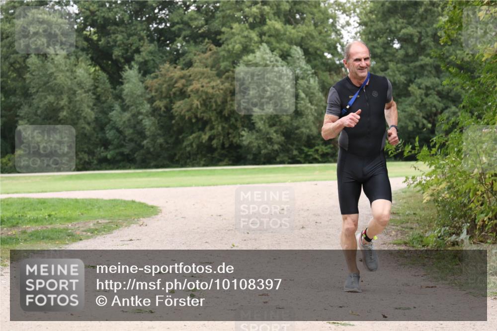 30.08.2026 - Elbe Triathlon Hamburg Antke Förster http://msf.ph/oto/10108397 30.08.2026 14:54:54 Laufen  meine-sportfotos.de