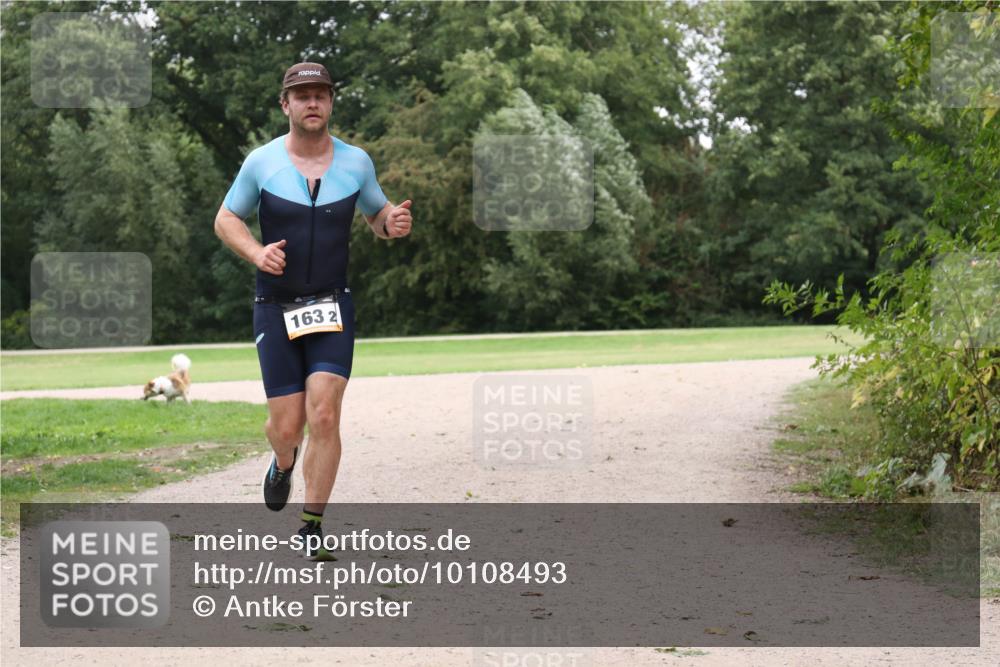 30.08.2026 - Elbe Triathlon Hamburg Antke Förster http://msf.ph/oto/10108493 30.08.2026 15:01:47 Laufen 163, 2 meine-sportfotos.de