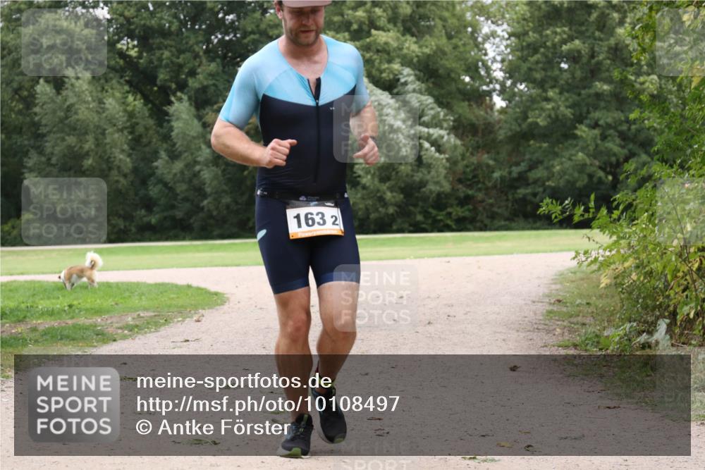 30.08.2026 - Elbe Triathlon Hamburg Antke Förster http://msf.ph/oto/10108497 30.08.2026 15:01:48 Laufen 163, 2 meine-sportfotos.de