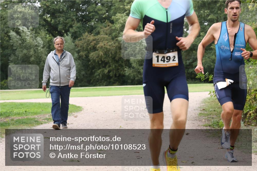30.08.2026 - Elbe Triathlon Hamburg Antke Förster http://msf.ph/oto/10108523 30.08.2026 15:02:11 Laufen 1492 meine-sportfotos.de
