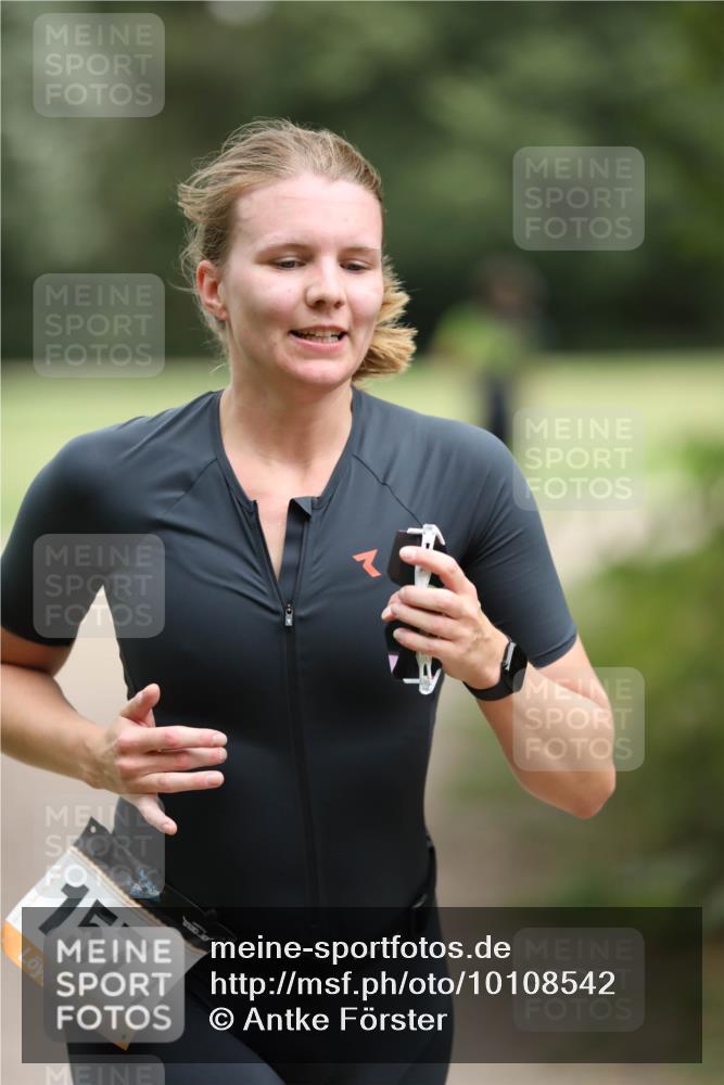 30.08.2026 - Elbe Triathlon Hamburg Antke Förster http://msf.ph/oto/10108542 30.08.2026 14:30:03 Laufen 1571 meine-sportfotos.de