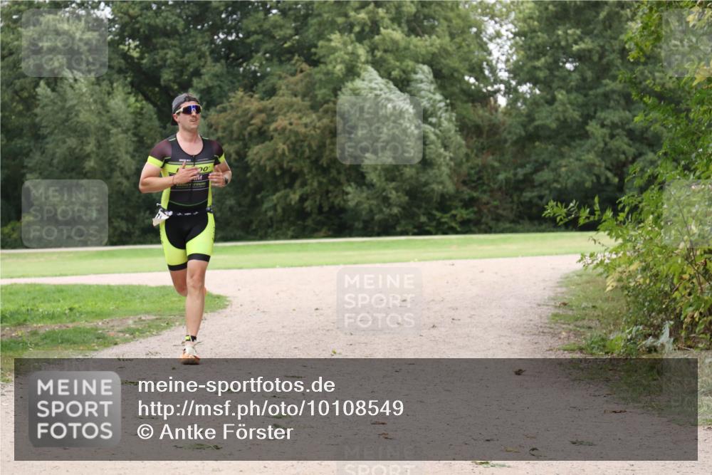 30.08.2026 - Elbe Triathlon Hamburg Antke Förster http://msf.ph/oto/10108549 30.08.2026 15:02:56 Laufen 20 meine-sportfotos.de