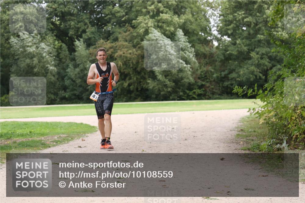 30.08.2026 - Elbe Triathlon Hamburg Antke Förster http://msf.ph/oto/10108559 30.08.2026 15:03:40 Laufen 482 meine-sportfotos.de